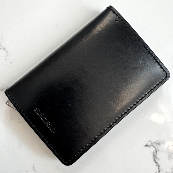 Brand new SECRID RF wallet with leather cover - Picture 1 of 5